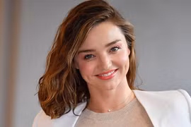 Miranda Kerr rạng rỡ ở Nhật sau khi trả lại kim cương của tỷ phú