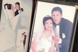 Ảnh cưới của Tú Dưa và Thúy Hiền bị "vứt bỏ" ở gốc cây