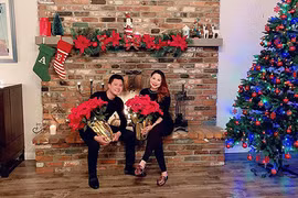 Ông xã Thanh Thảo hộ tống vợ đến nhà "tình cũ" dự tiệc Giáng sinh