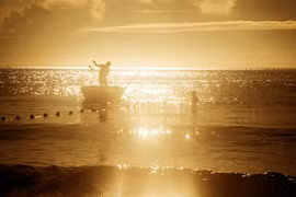 1 buổi dễ dàng kiếm 4-5 triệu đồng ở bãi biển "đẹp nhất hành tinh"