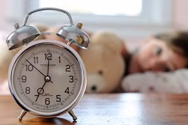 Video: Hiểm họa không ngờ khi liên tục tắt báo thức để ngủ tiếp