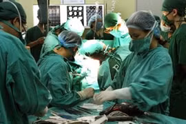 Phẫu thuật chuyển đốt ngón chân thành... ngón tay