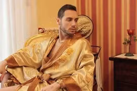 Trai đẹp bán thân tiết lộ những đề nghị kỳ quặc của khách hàng