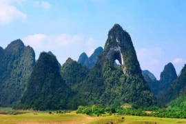 Núi Mắt Thần: Cảnh quan có 1-0-2 ở Việt Nam