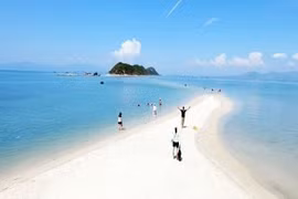 Video: Blogger nổi tiếng chỉ cách kiếm 25.000 USD/tháng nhờ đi du lịch