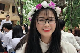 Loạt ảnh thời học sinh cực dễ thương của Hoa hậu Đỗ Thị Hà