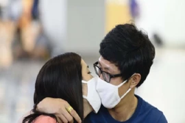 Tìm được nhau giữa biển người nhờ nhường... giấy vệ sinh