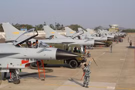 Lộ điểm chí tử, hàng ngàn J-10/11 Trung Quốc loại biên sớm?