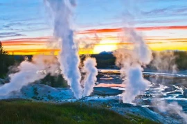 Hơn 1.000 trận động đất trong tháng báo hiệu điều gì?