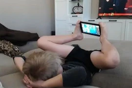 Khi đi đổ rác cũng phải thật "chanh sả"