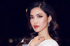 Mang thai ở tháng thứ 3, Lan Khuê vẫn tự tin khoe dáng thon gọn