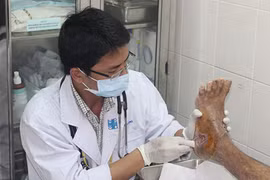 Sai lầm chết người khi đắp thuốc vào chân điều trị đái tháo đường