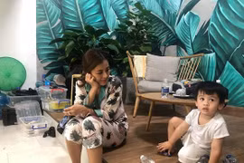 Thanh Bình xứng danh “ông bố quốc dân” khi chăm con từng chút một