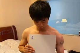 Công Phượng khoe body để lộ hình xăm đặc biệt trên bắp tay