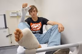 Người đàn ông có ngón chân cái "mọc" trên bàn tay