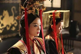 Bà hoàng si tình tới mê muội, giết hại con trai chỉ để bảo vệ nhân tình