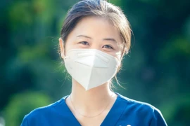Những bóng hồng nơi tuyến đầu chống dịch