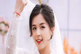 Hot girl dân tộc Tày diện áo cưới xinh lung linh