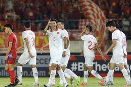 Thắng đậm ngày ra quân, đội tuyển Việt Nam thách thức các đối thủ