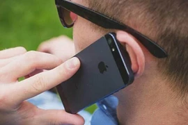 Nghiện smartphone có thể gây ung thư não, mất trí nhớ, điếc