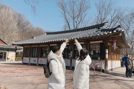 Quà mùng 8/3 siêu sang của cô dâu vàng đeo trĩu cổ Nam Định