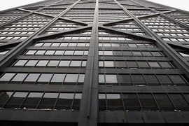 Video: Thoát chết khi thang máy rơi tự do hơn 80 tầng