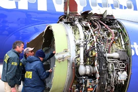 Chi tiết rợn người vụ khách bị hút ra cửa sổ máy bay Mỹ