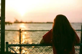 Đàn ông có đủ yêu thương để cô gái mạnh mẽ bên cạnh được mong manh?