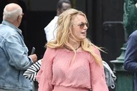 Britney Spears U40 lộ vẻ già nua kém sắc khi đi dạo phố