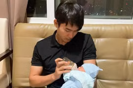 Thảo Trang khoe loạt ảnh ông xã kém 8 tuổi khéo léo chăm quý tử