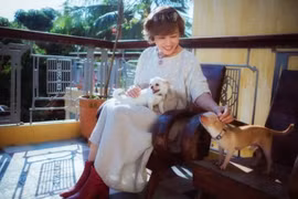 Cuộc sống của "bà Bích" - người mẹ khó tính trong phim "Hương vị tình thân"