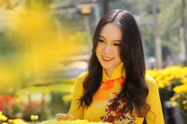 Con gái Á hậu Trịnh Kim Chi càng lớn càng "lột xác"