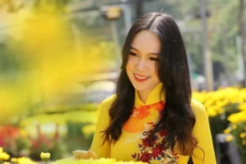 Con gái Á hậu Trịnh Kim Chi càng lớn càng "lột xác"