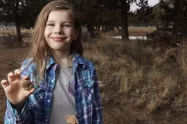 Bé gái 7 tuổi tìm được hóa thạch động vật cổ đại 65 triệu năm tuổi