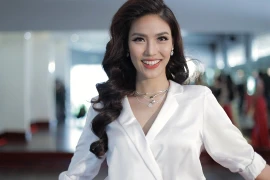 Lan Khuê mang bầu vẫn gợi cảm, sống xa hoa như bà hoàng