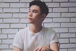 Nam ca sĩ bị tai biến gần như liệt nửa người là ai?