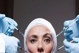 Trả gấp 4, đón bác sĩ bằng chuyên cơ để phẫu thuật thẩm mỹ