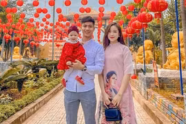 Bà xã Văn Đức đăng ảnh mơn mởn như gái mới lớn