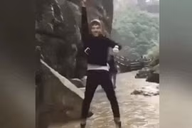 Video: Mải mê thể hiện sống ảo nhận ngay cái kết "cay đắng"