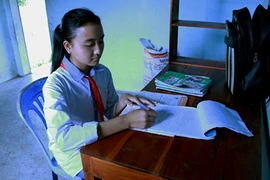 Nghị lực của nữ sinh lớp 9 mang 2 dòng máu Việt - Trung