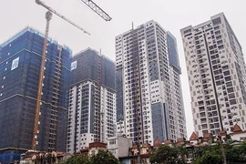 Cao ốc đua nhau "mọc", đường Hà Nội còn ngập dài