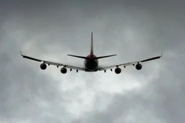 Video: Thảm họa hàng không: Máy bay nghi bị khủng bố đâm nổ chung cư