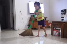 Đôi chân kỳ diệu của cô bé "chim cánh cụt"