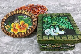 Thầy giáo mỹ thuật hô biến vỏ gói mỳ tôm thành túi xách