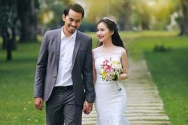 Vợ Duy Nhân rạng rỡ trong đám cưới em chồng