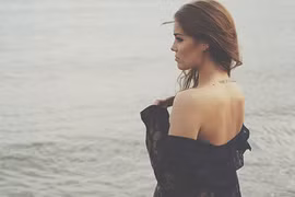 Phụ nữ càng mạnh mẽ càng xứng đáng được yêu thương chứ