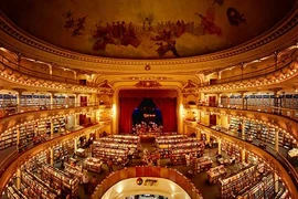 “Hô biến” nhà hát 100 tuổi thành hiệu sách tuyệt đẹp