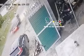 Video: Xe tải vượt ẩu đâm người nguy kịch rồi bỏ trốn