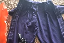 Mua áo sơ mi qua mạng, cô gái 'khóc thét' khi nhận được hàng 