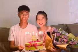 Văn Đức chơi lớn, tặng túi hiệu bà xã giống hệt IU